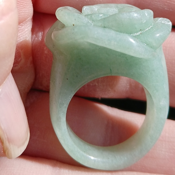 Handmade Jewelry - New Hand Carved Flower Green Aventurine Ring.